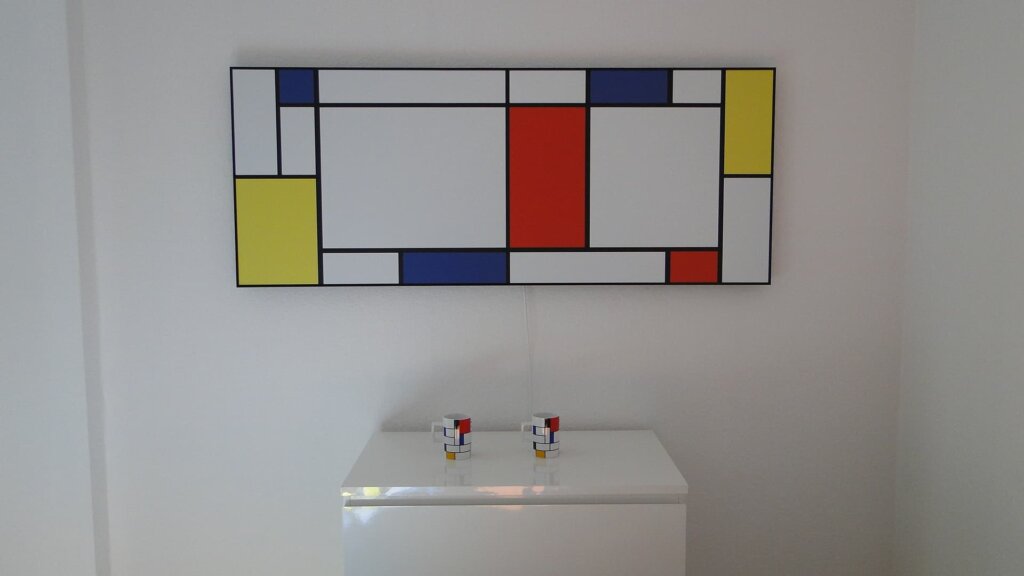 Alu-Komposit Bildheizung mit Mondrian-Motiv im Flur eines Kunden