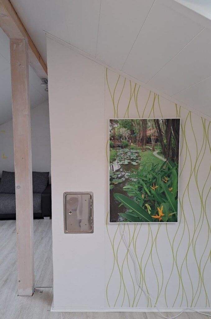 Alu-Komposit Bildheizung mit Teichlandschaft im Gästezimmer
